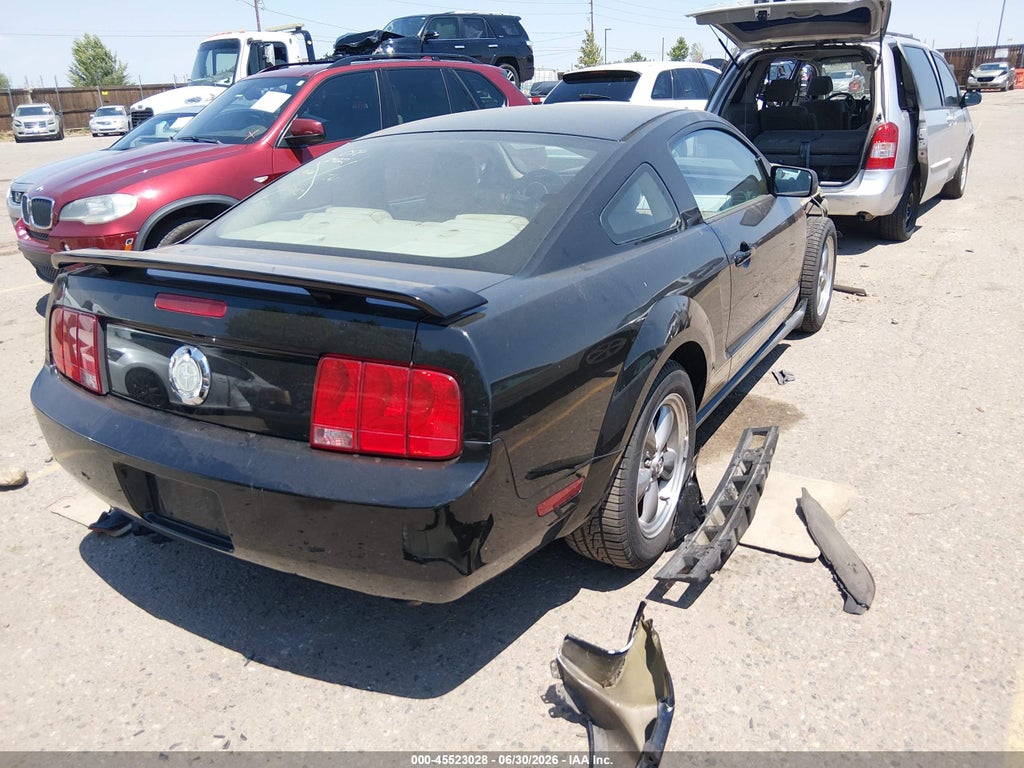 2006 Ford Mustang V6 photo 4