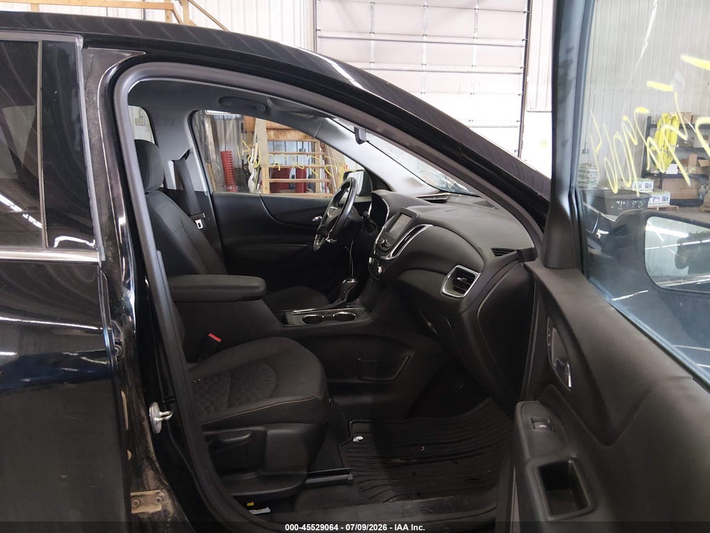 2018 Chevrolet Equinox LT photo 5