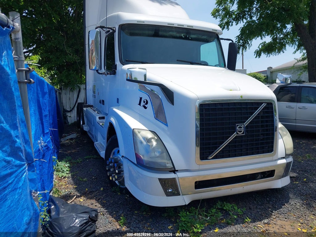 2015 VOLVO VN