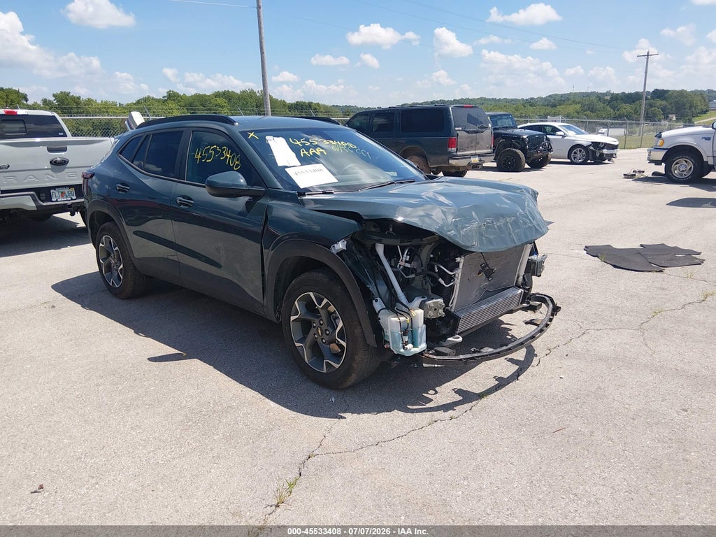 2026 Chevrolet Trax FWD LT photo 1