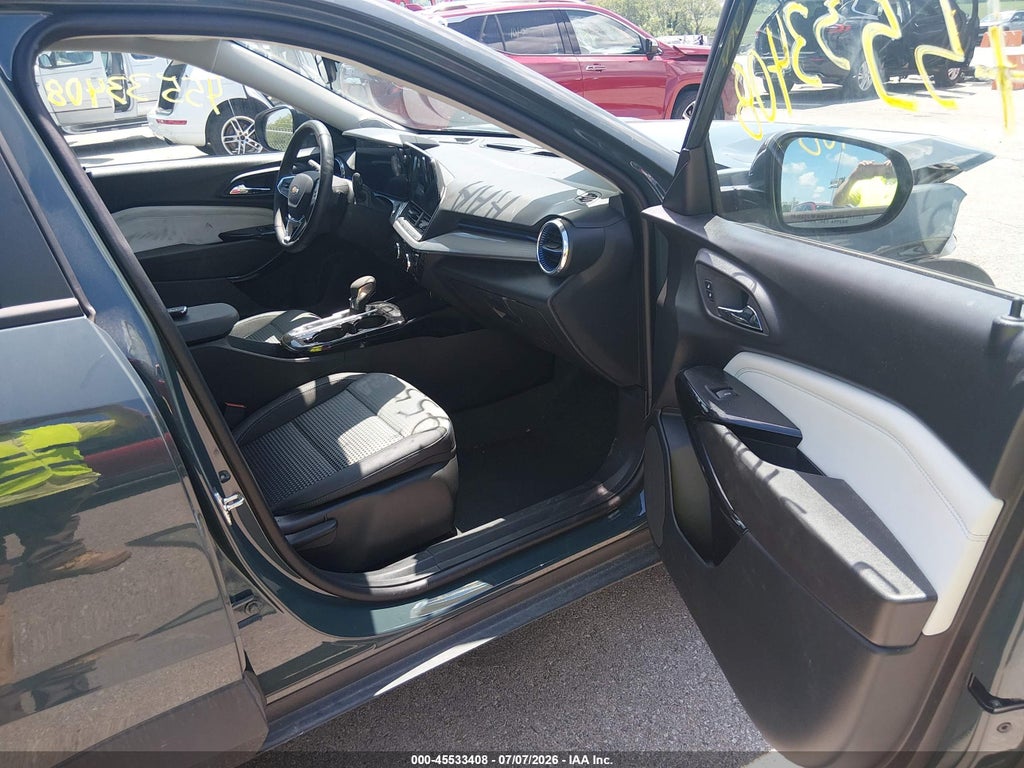 2026 Chevrolet Trax FWD LT photo 5