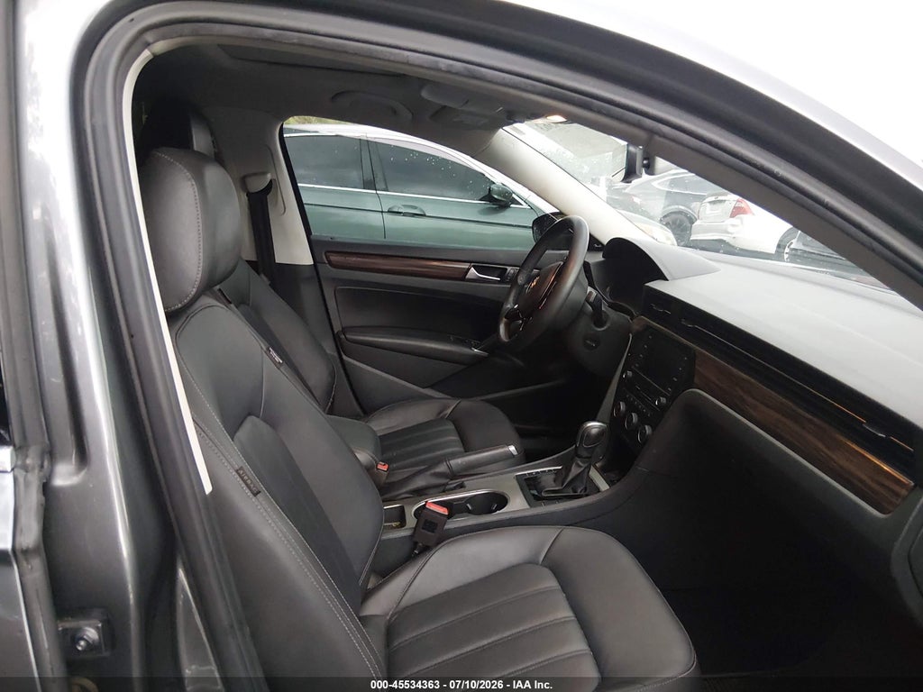 2022 Volkswagen Passat 2.0T Limited Edition photo 5