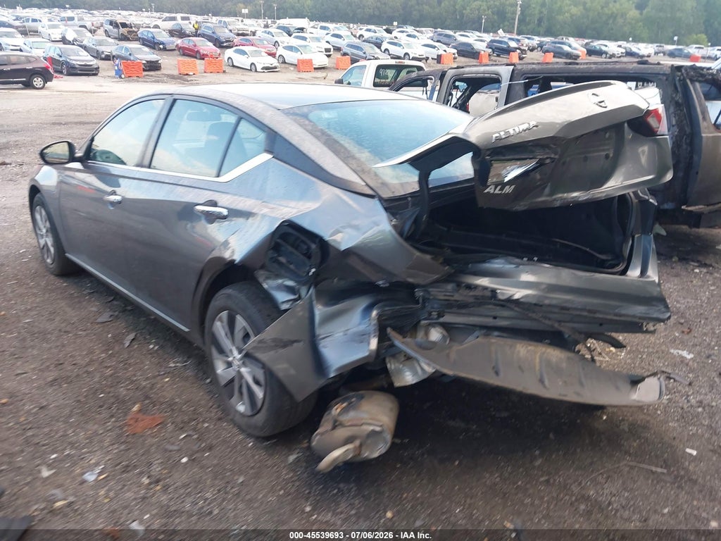 2021 Nissan Altima S FWD photo 3