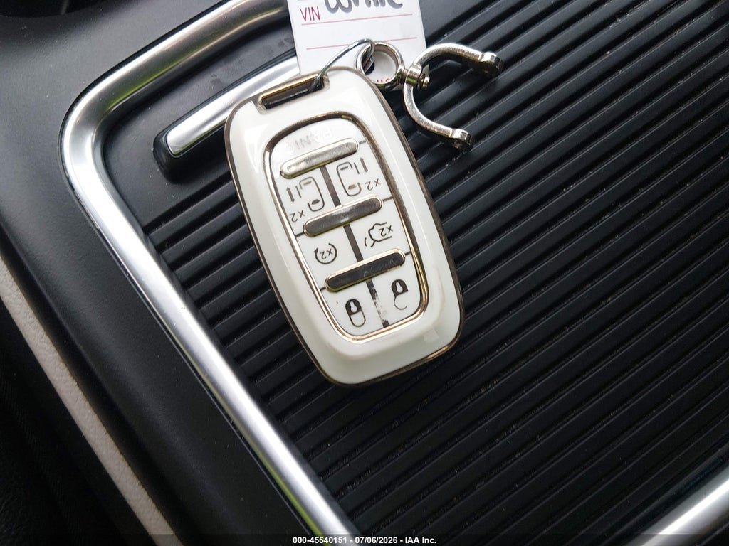 2022 Chrysler Pacifica Touring L photo 11