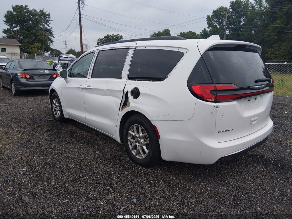 2022 Chrysler Pacifica Touring L photo 3