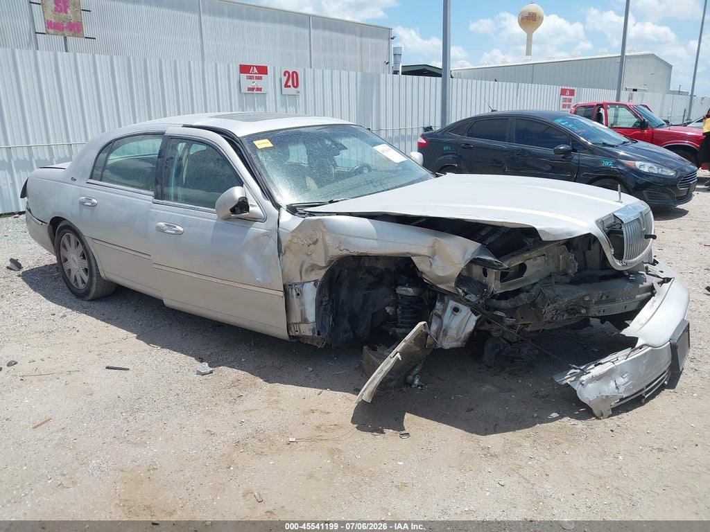 2003 LINCOLN TOWN CAR
