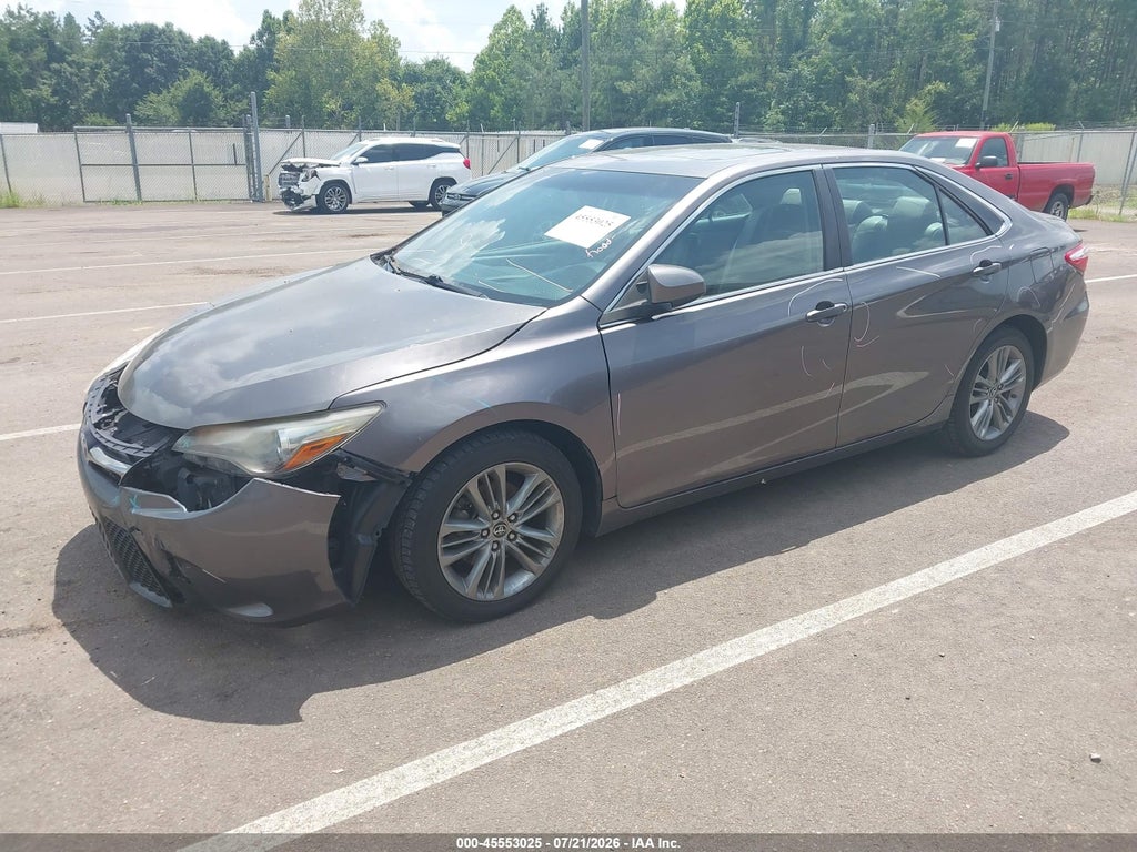 2015 Toyota Camry SE photo 2