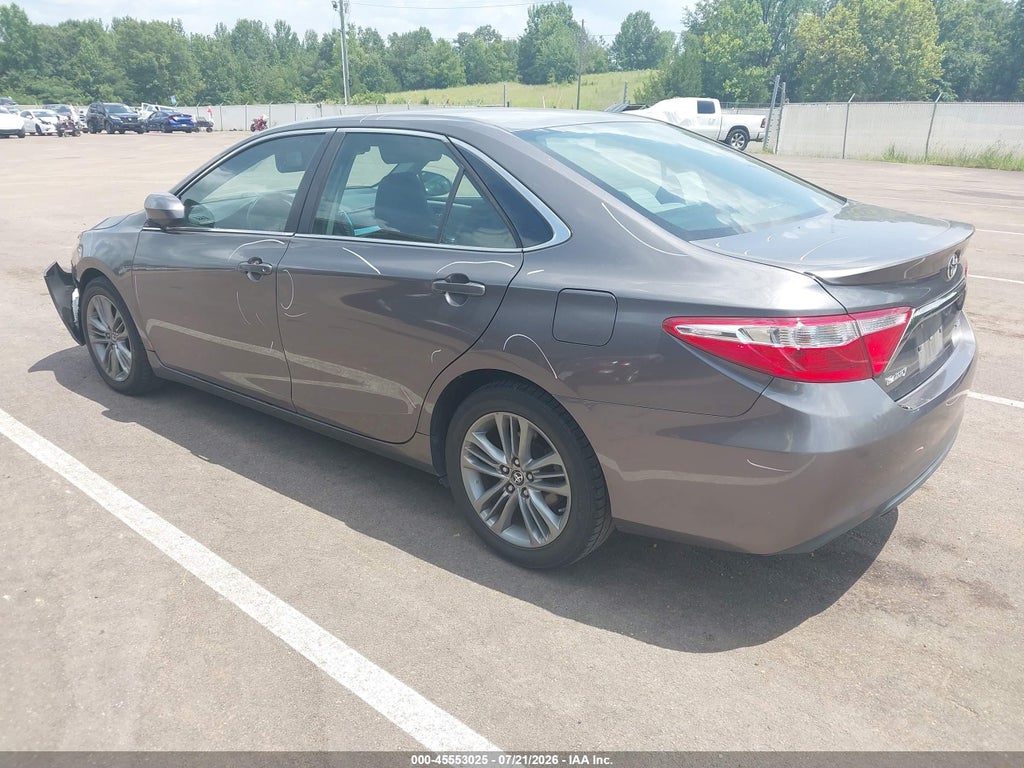 2015 Toyota Camry SE photo 3