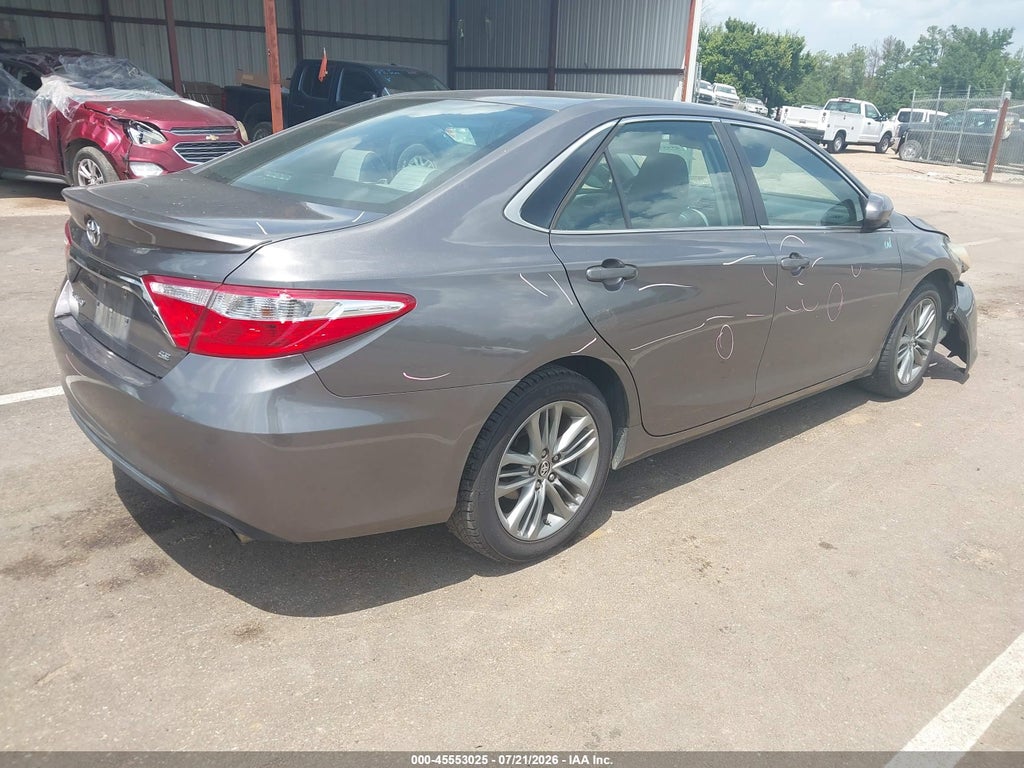 2015 Toyota Camry SE photo 4