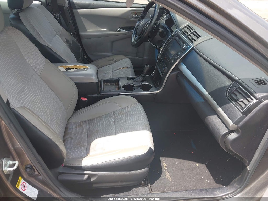 2015 Toyota Camry SE photo 5