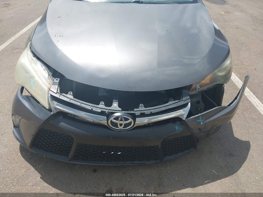 2015 Toyota Camry SE photo 6