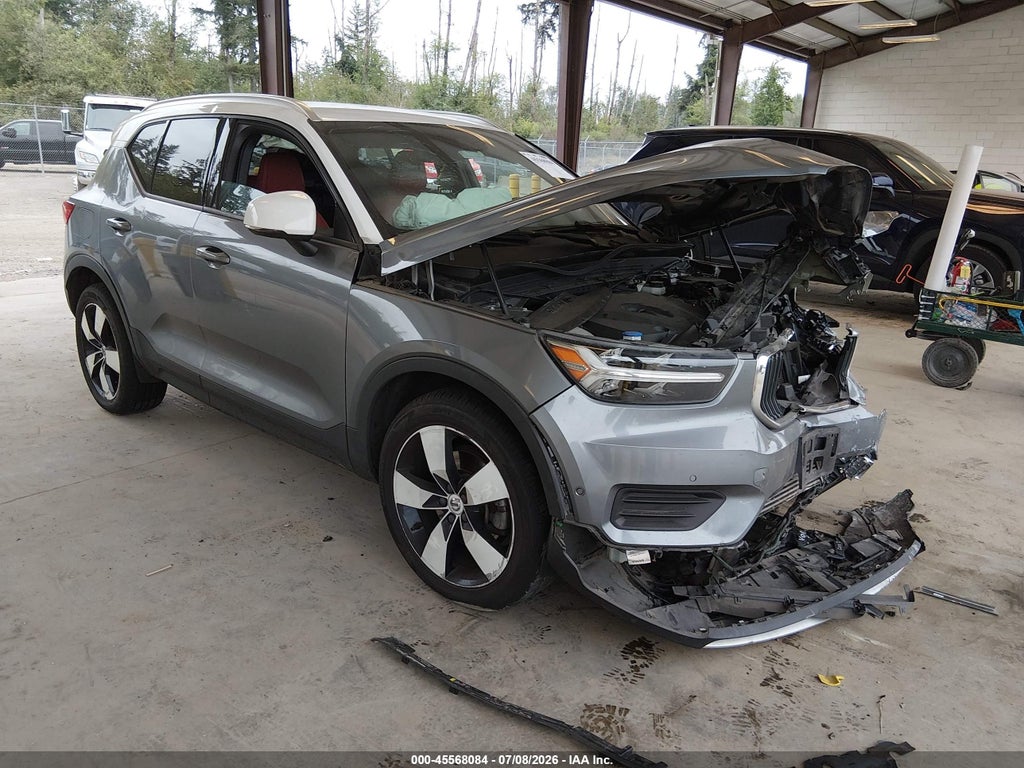 2019 VOLVO XC40