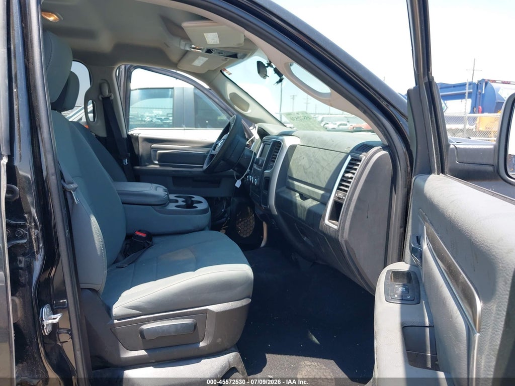 2017 Ram 1500 SLT 4X4 6'4 Box photo 5