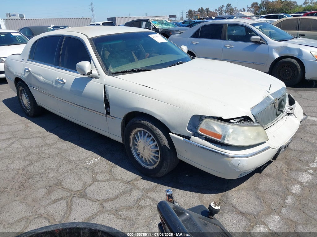 2004 LINCOLN TOWN CAR