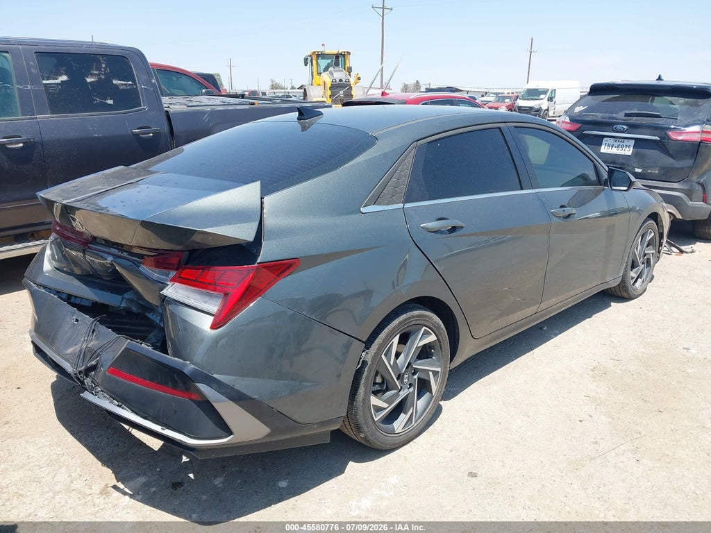 2025 Hyundai Elantra SEL Convenience photo 4