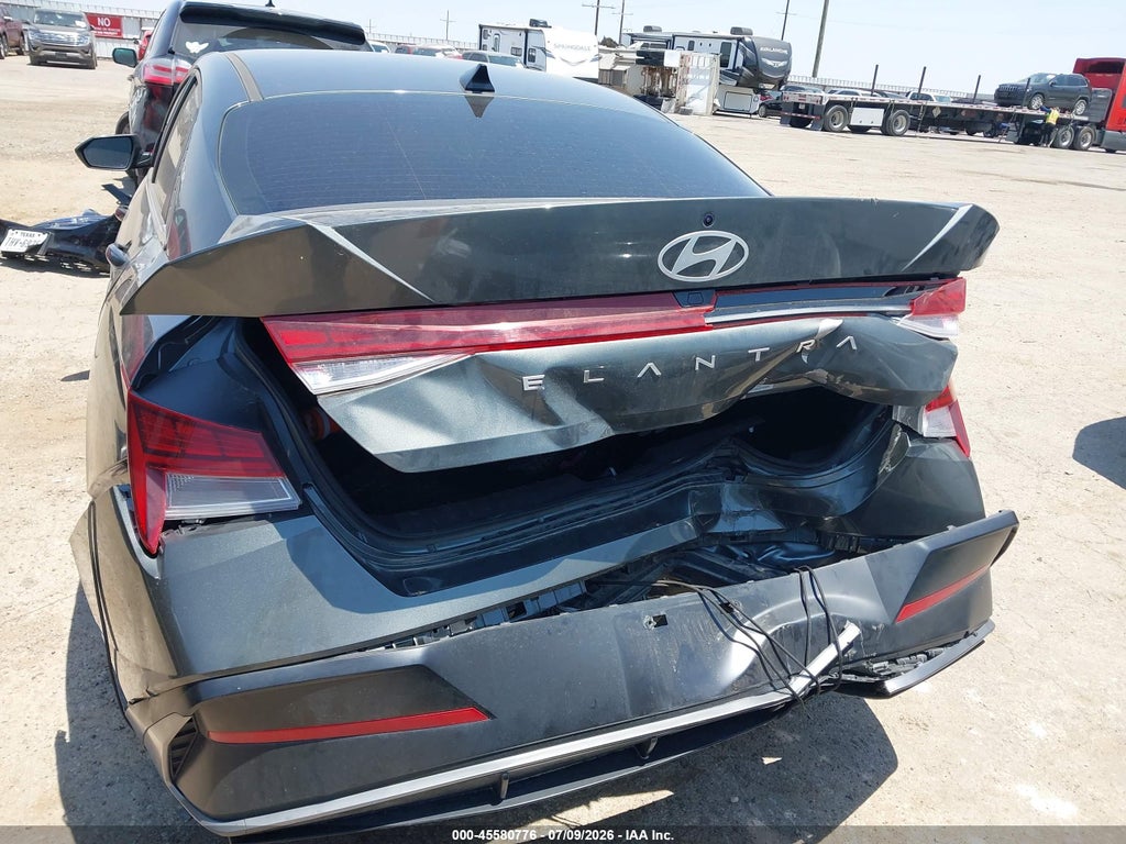 2025 Hyundai Elantra SEL Convenience photo 6