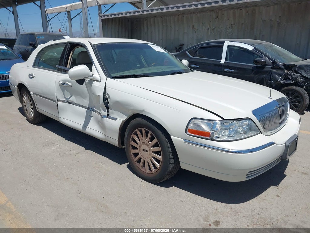 2004 LINCOLN TOWN CAR