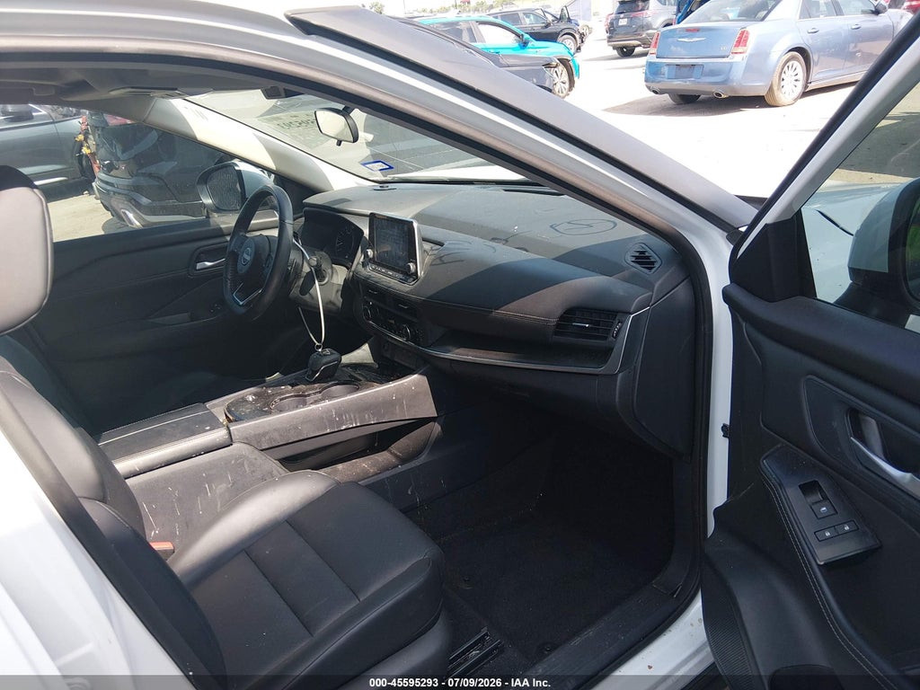 2024 Nissan Rogue SV FWD photo 5