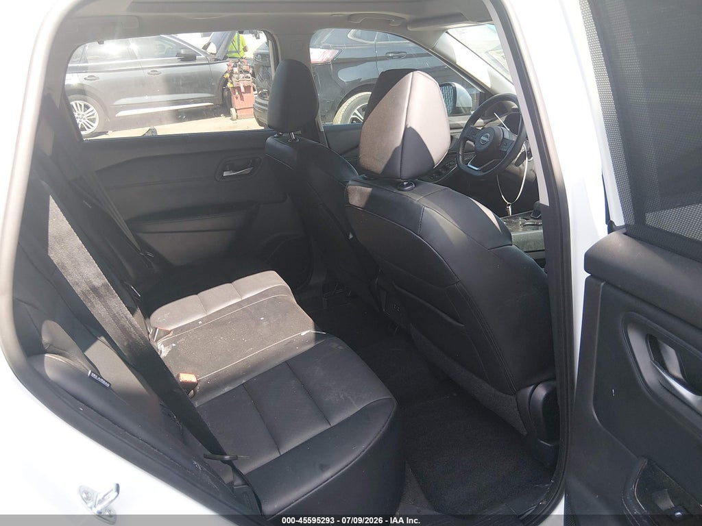 2024 Nissan Rogue SV FWD photo 8
