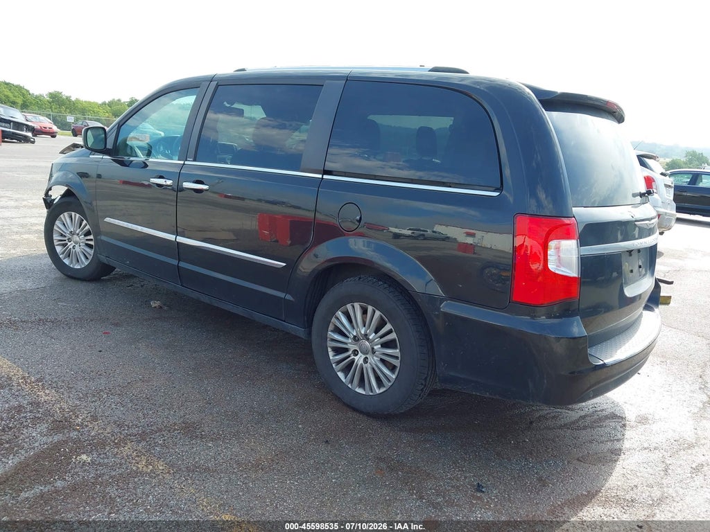 2014 Chrysler Town & Country Limited photo 3