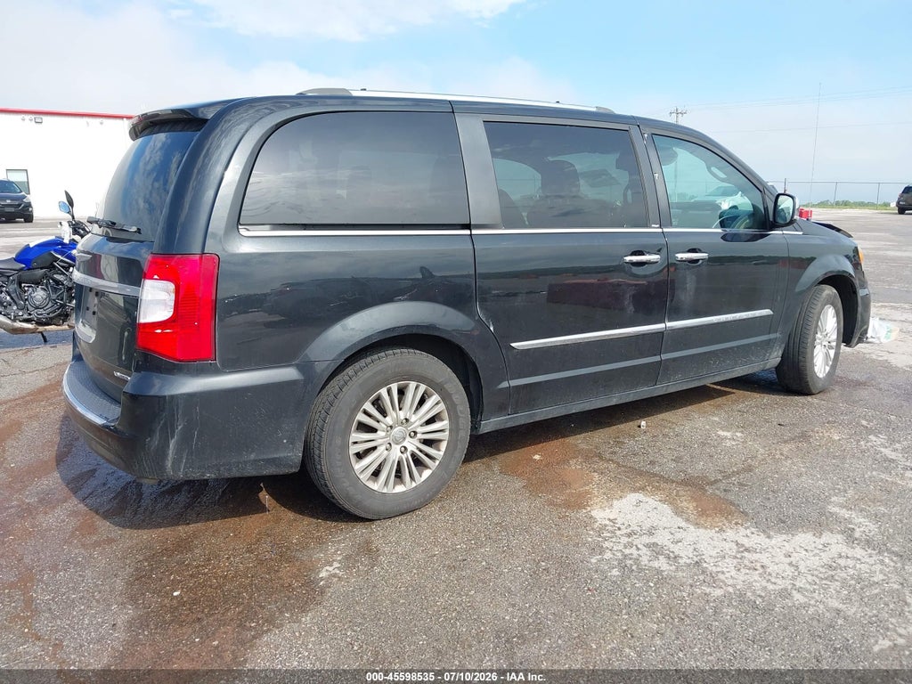 2014 Chrysler Town & Country Limited photo 4