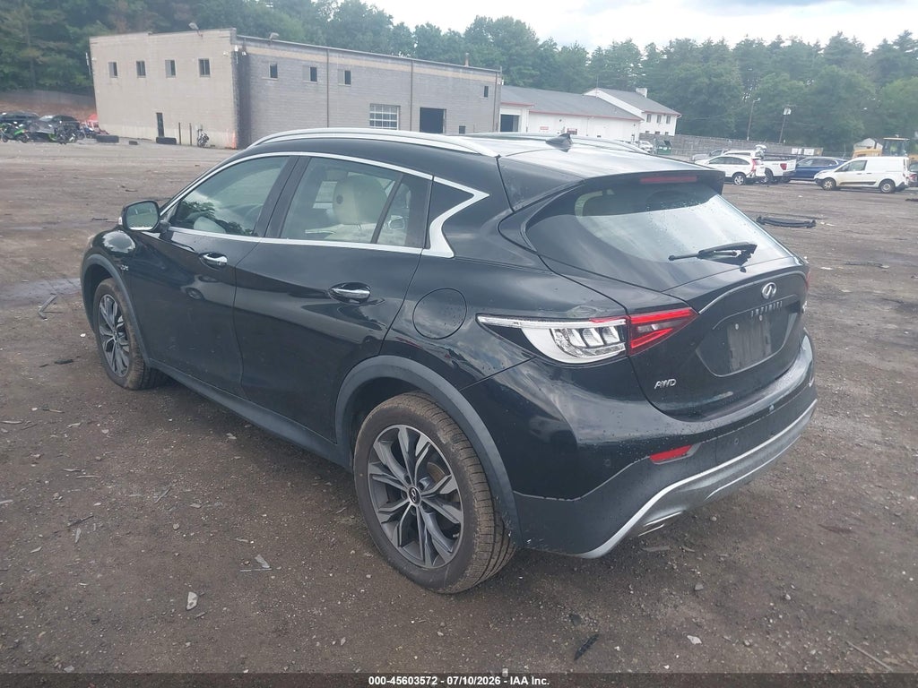 2018 Infiniti QX30 Premium photo 3