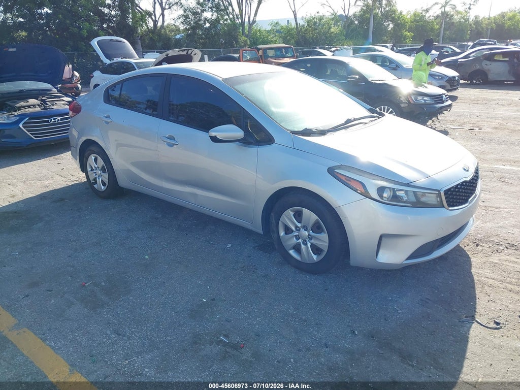 3KPFK4A77HE094470 2017 KIA FORTE photo no. 1