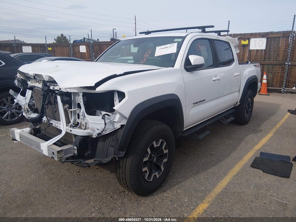 2020 Toyota Tacoma TRD OFF-Road photo 2