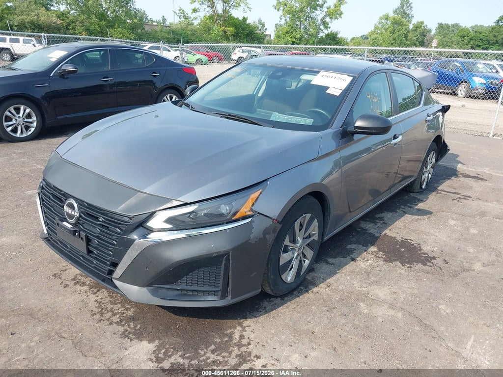2024 Nissan Altima S FWD photo 2