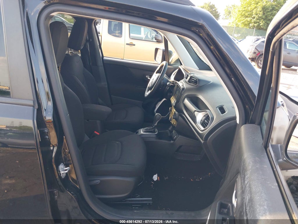 2021 Jeep Renegade Latitude FWD photo 5