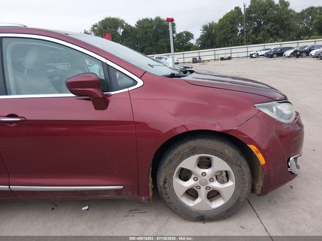 2017 Chrysler Pacifica Touring-L Plus photo 6