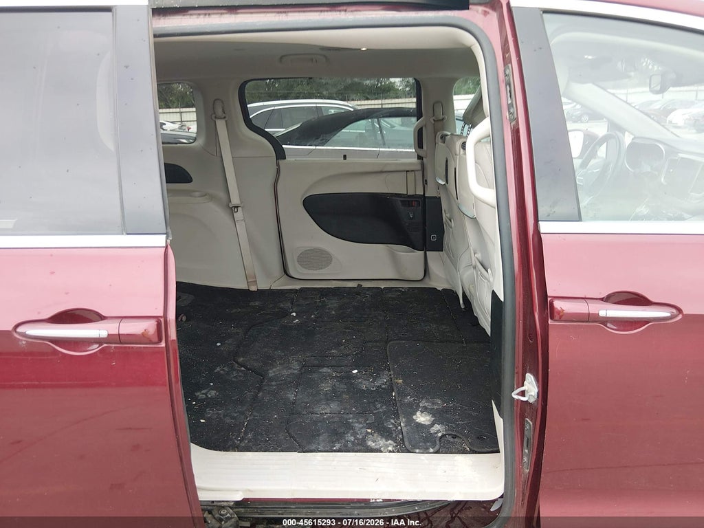 2017 Chrysler Pacifica Touring-L Plus photo 8