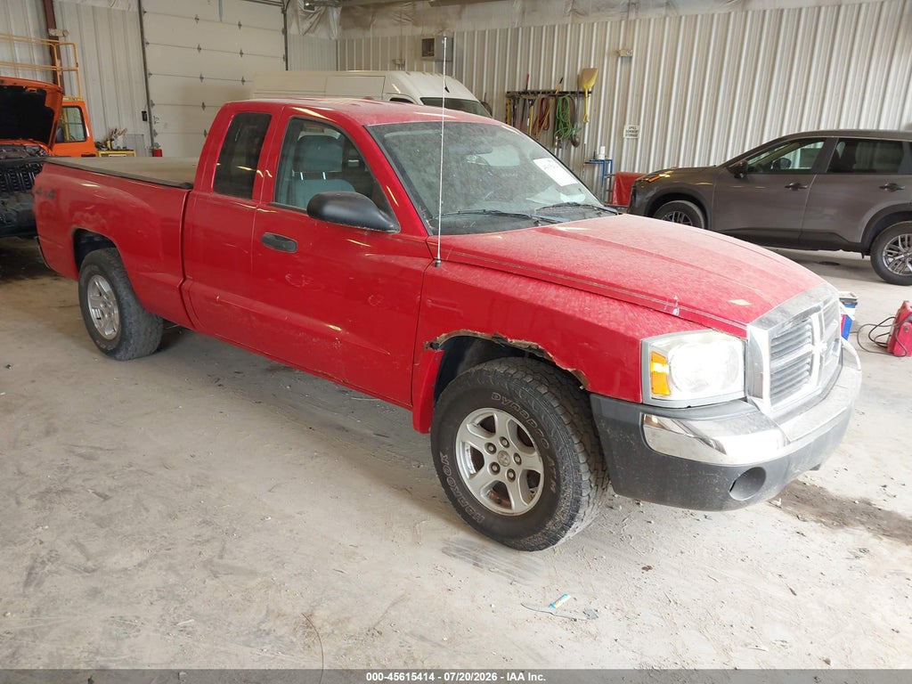 2005 DODGE DAKOTA