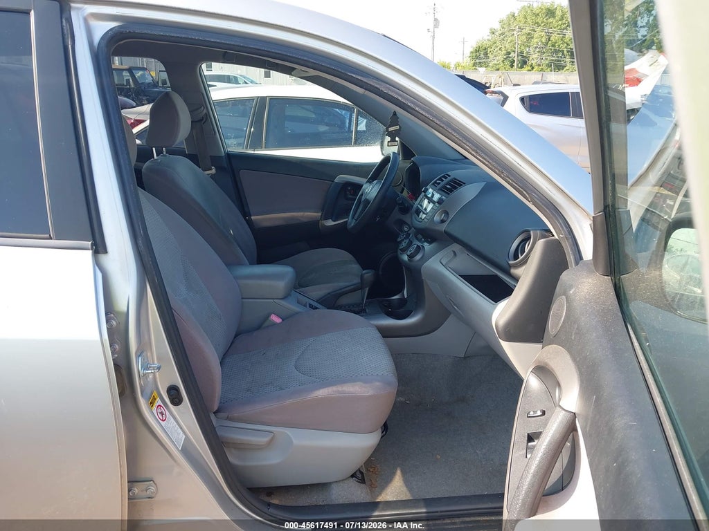 2008 Toyota RAV4 photo 5