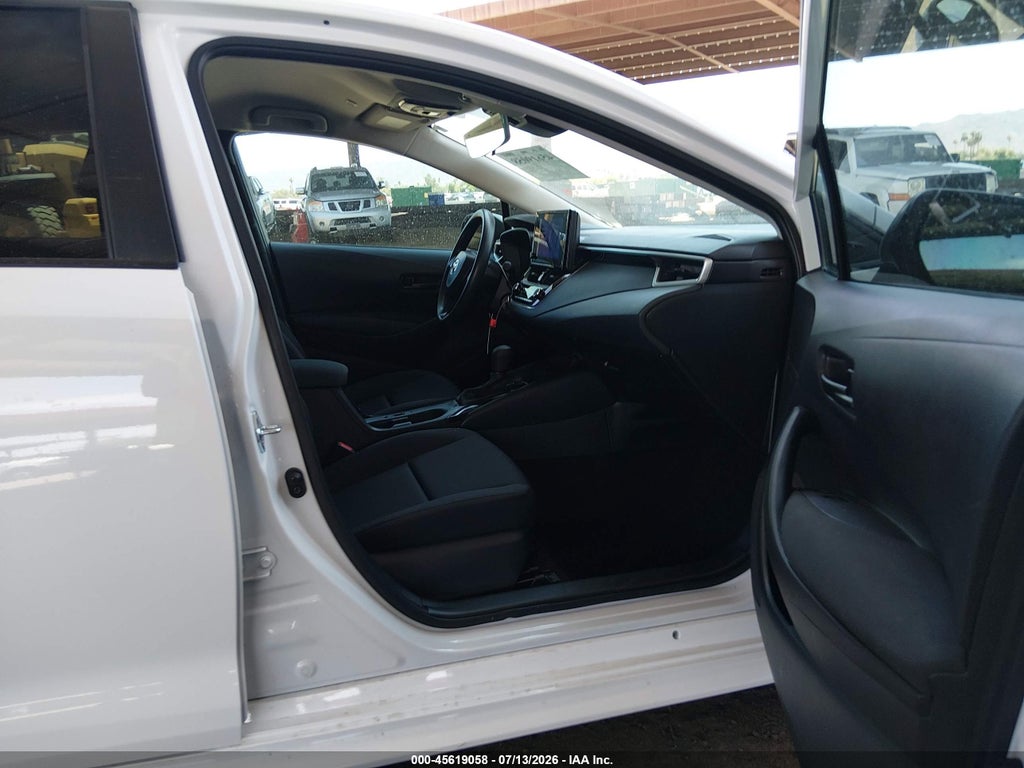 2025 Toyota Corolla LE photo 5