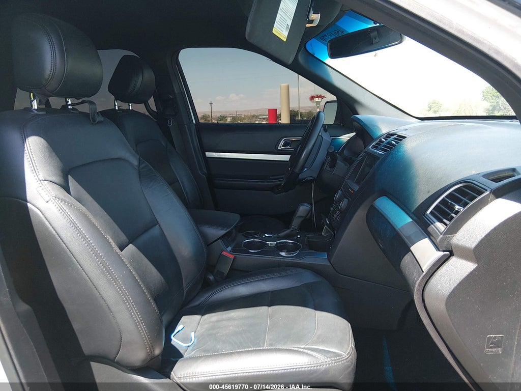 2017 Ford Explorer XLT photo 5