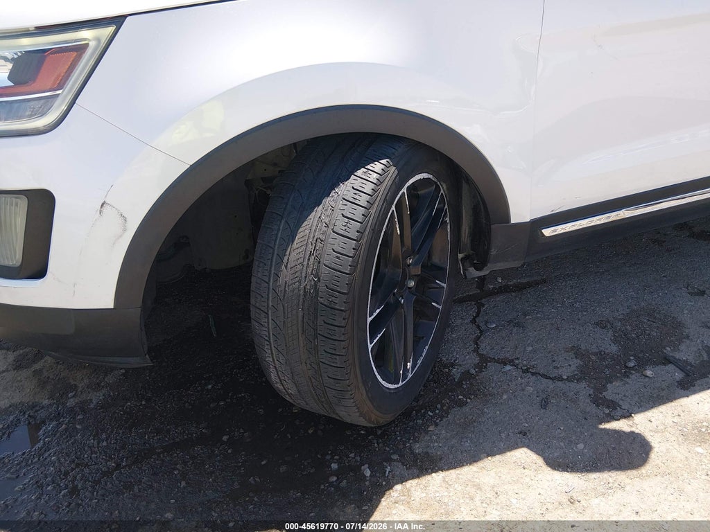 2017 Ford Explorer XLT photo 6