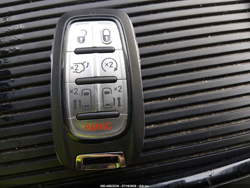 2023 Chrysler Pacifica Touring L photo 11