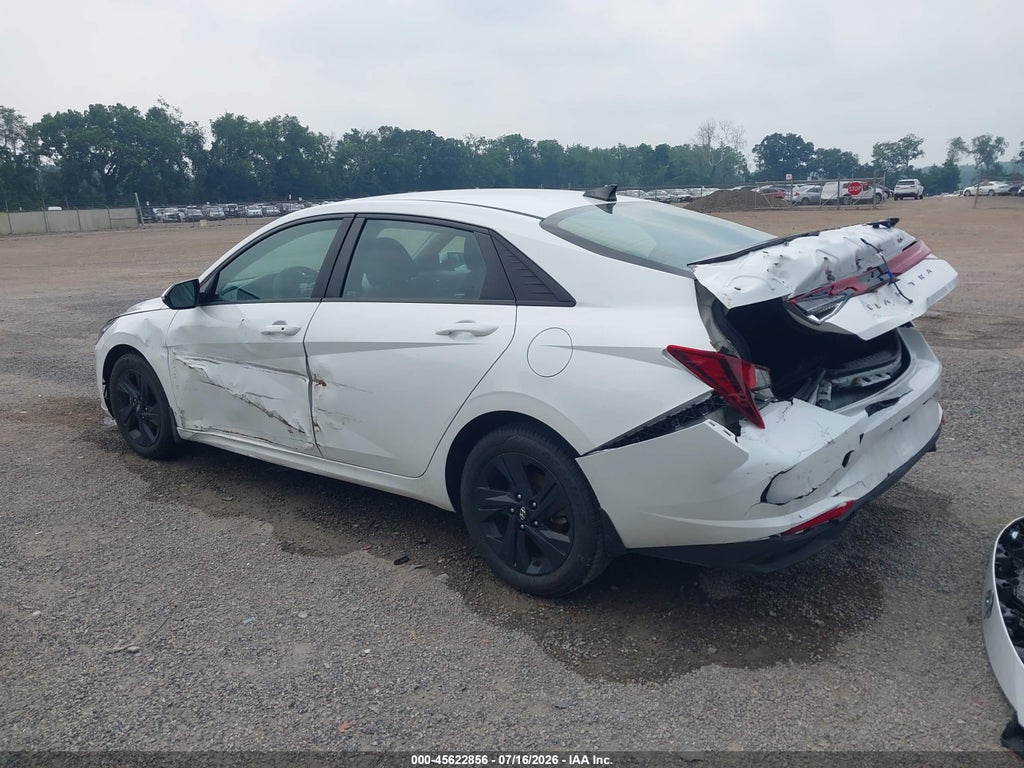 2023 Hyundai Elantra SEL photo 3