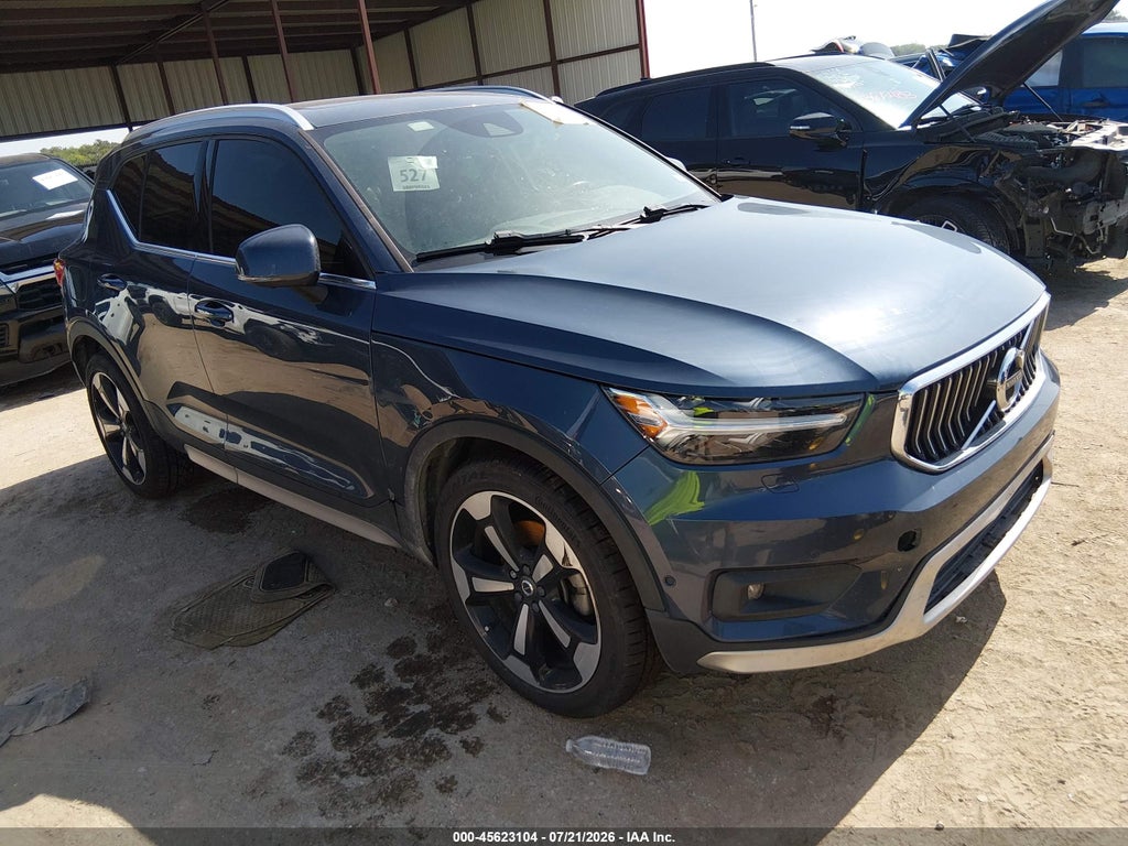 2019 VOLVO XC40
