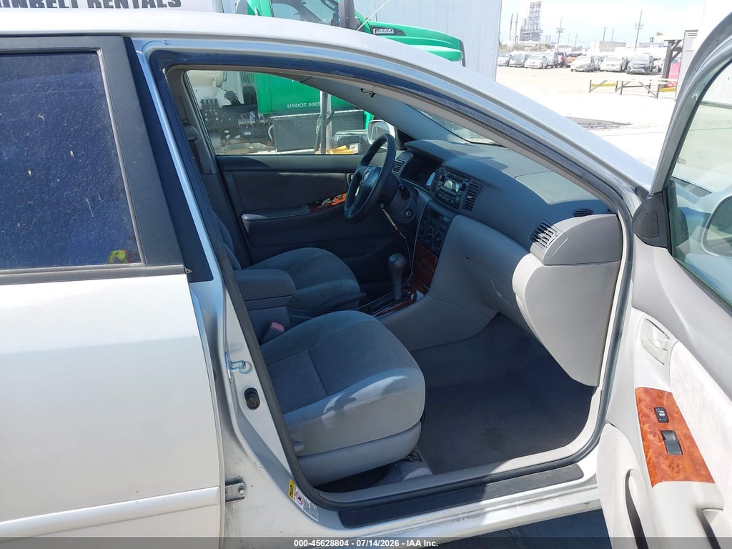 2007 Toyota Corolla LE photo 5