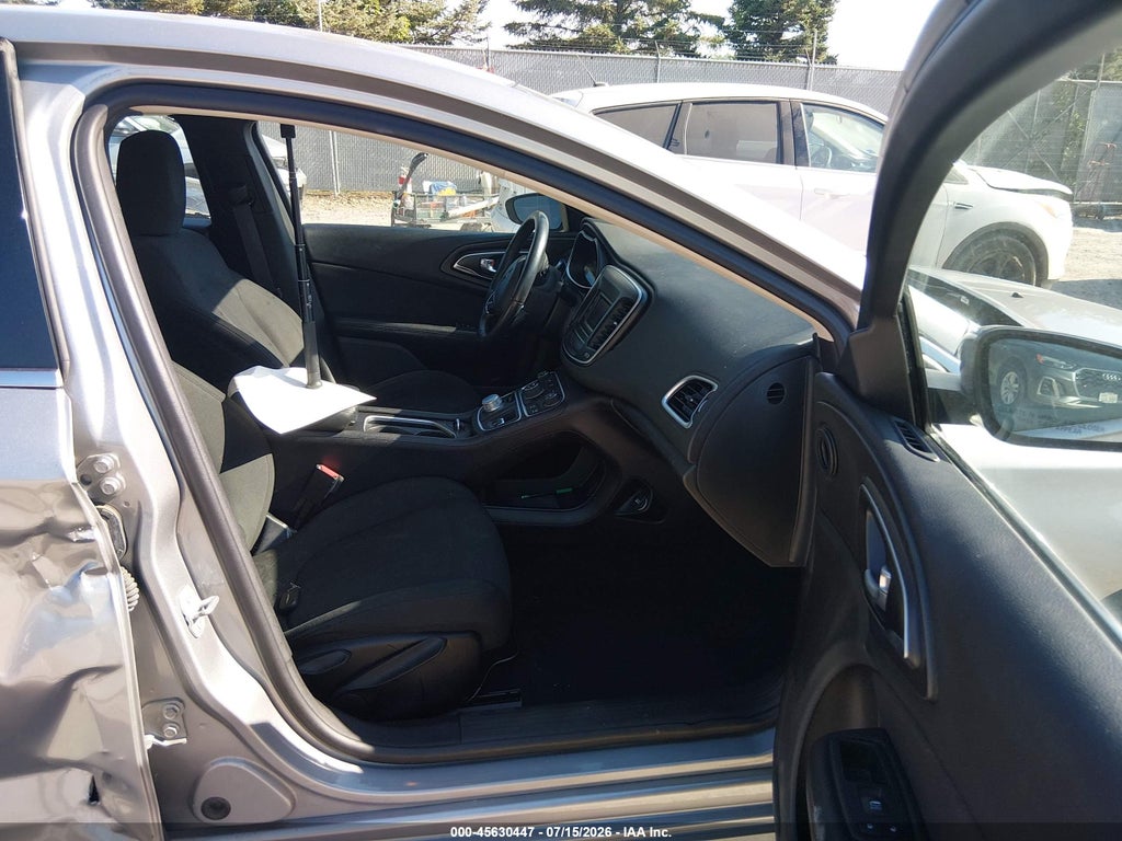 2016 Chrysler 200 Limited photo 5