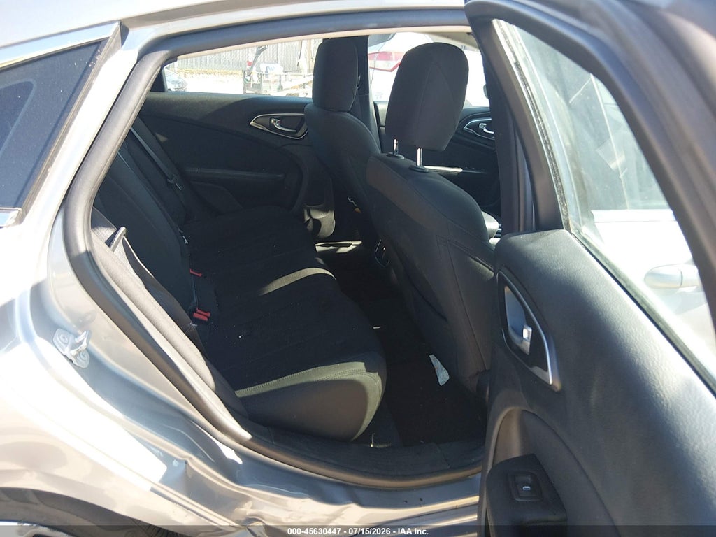 2016 Chrysler 200 Limited photo 8
