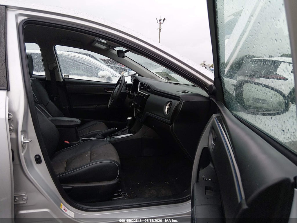 2017 Toyota Corolla SE photo 5