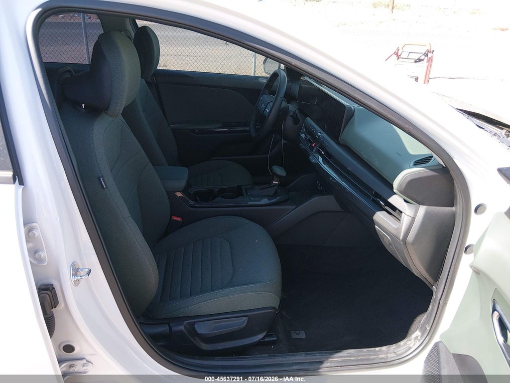 2025 Kia K4 EX photo 5