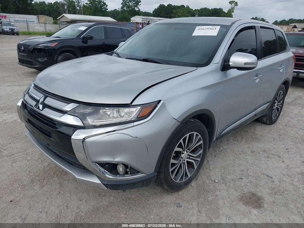 2016 Mitsubishi Outlander SE photo 2