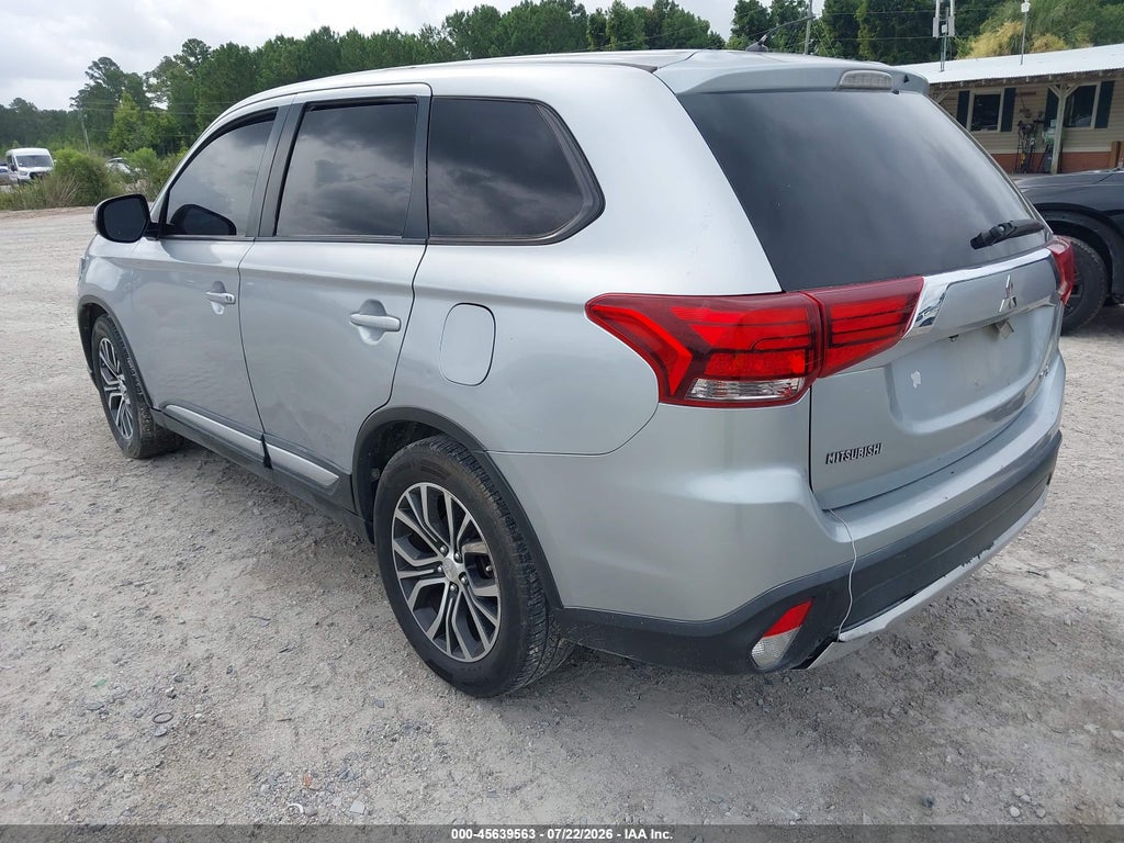 2016 Mitsubishi Outlander SE photo 3