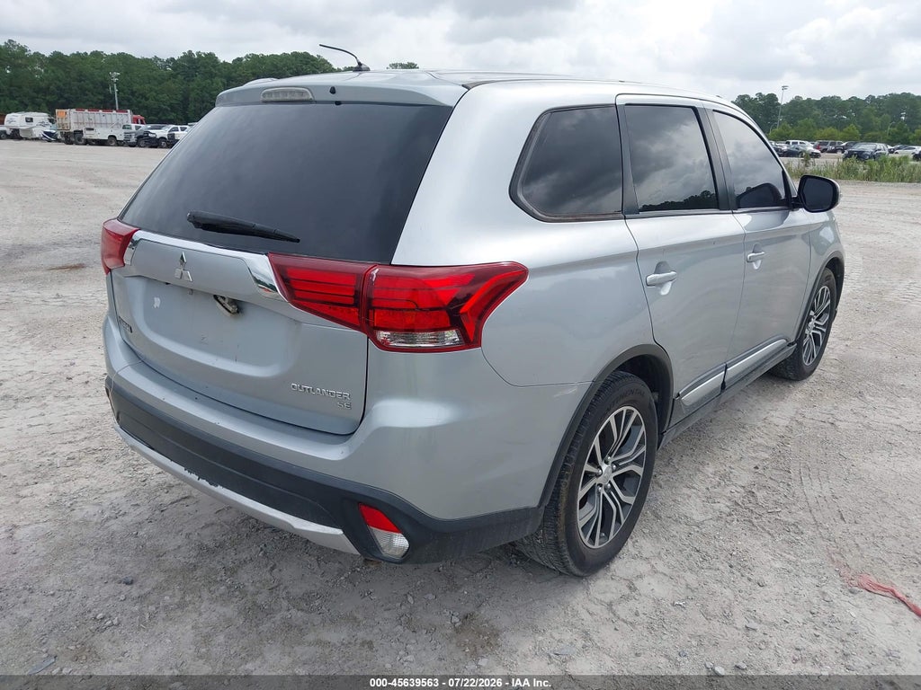 2016 Mitsubishi Outlander SE photo 4