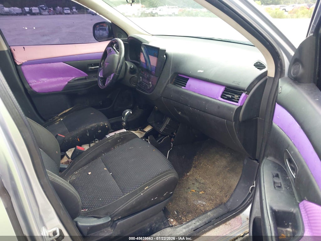 2016 Mitsubishi Outlander SE photo 5
