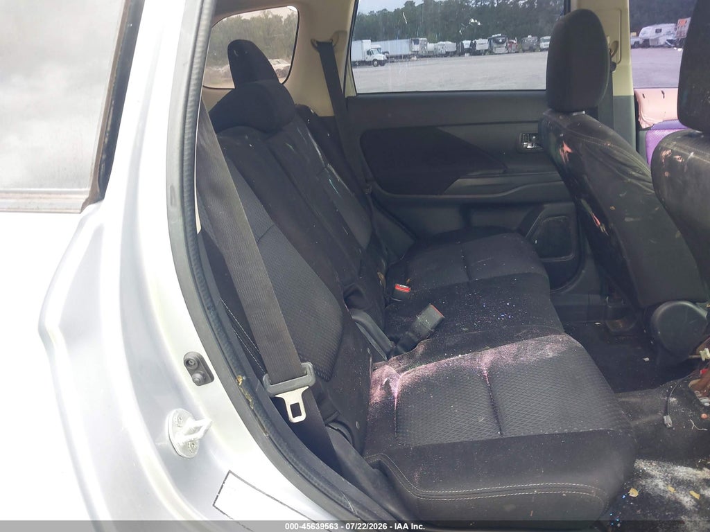 2016 Mitsubishi Outlander SE photo 8